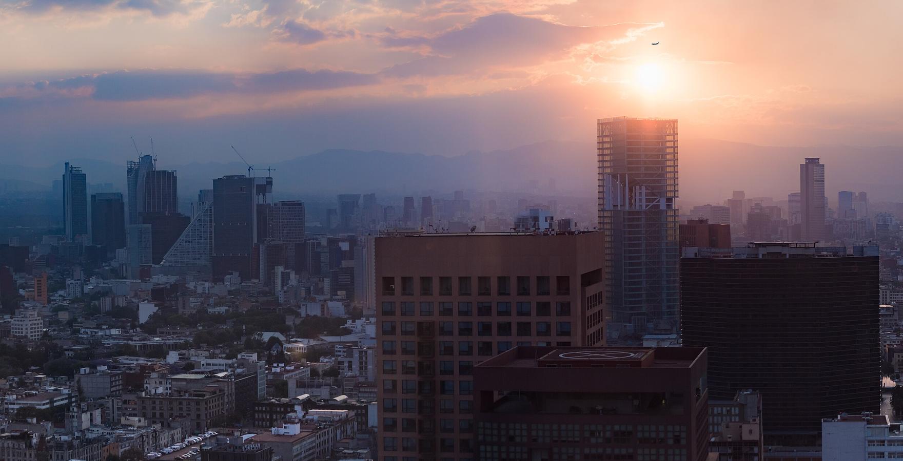 Paseo de la Reforma at dusk